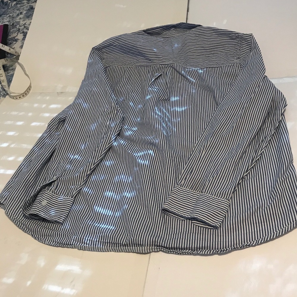Old Navy The Classic Shirt Womens XL Blue White Striped Long Sleeve Button Down - Picture 6 of 7